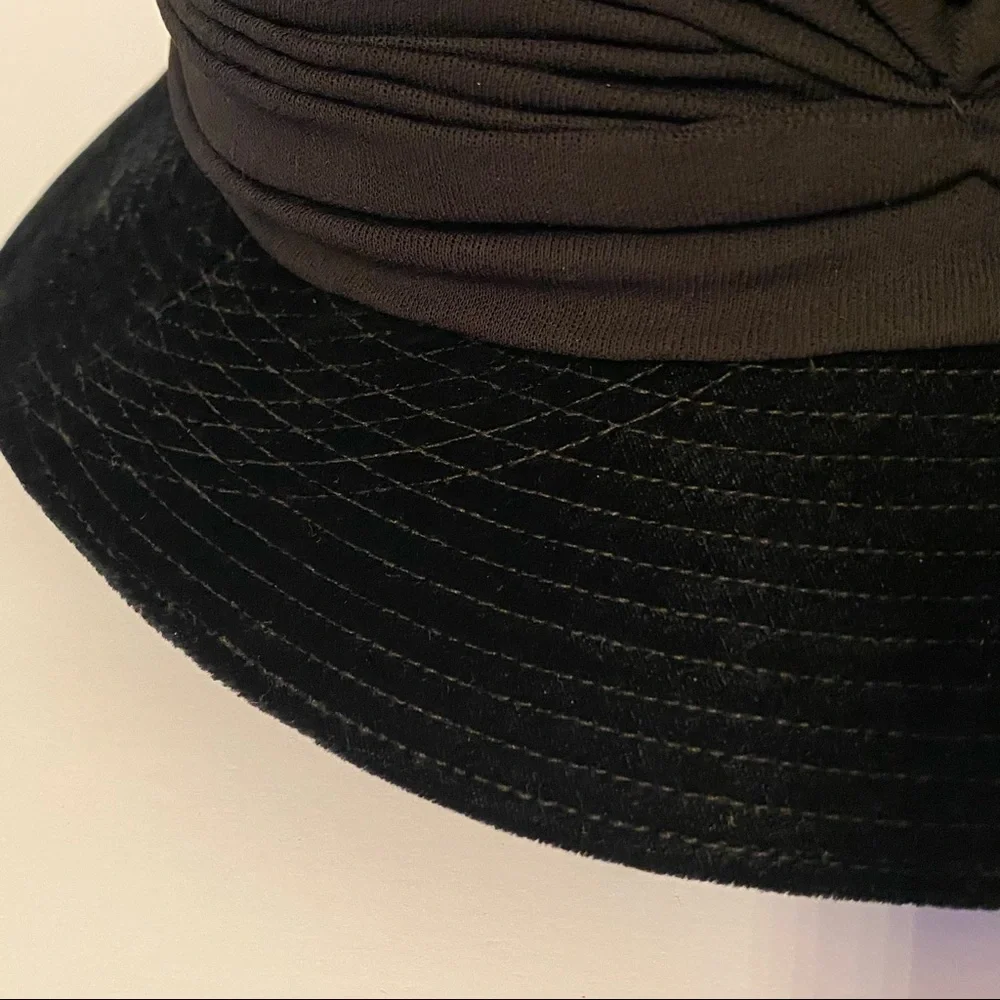 BAMBERGER’S NEW JERSEY HAT VINTAGE BLACK VELVET CLOCHE RIBBON ASYMMETRICAL BRIM